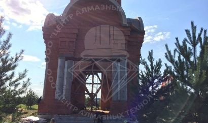 Проём в часовне